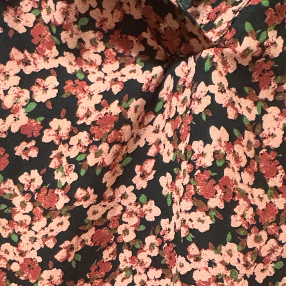 CECE Floral Ruffle Sleeveless Top - Picture 4 of 4